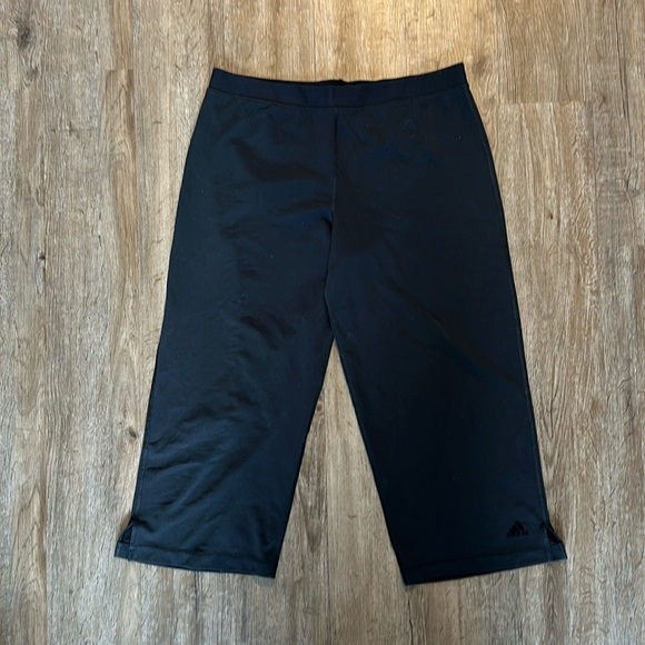 ADIDAS BERMUDA SHORTS SIZE(XL) - Picture 1 of 5
